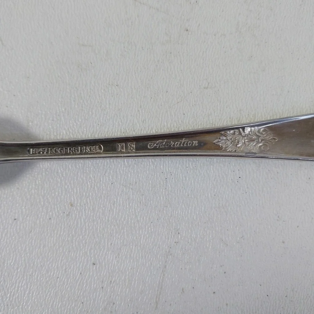 Adoration by 1847 Rogers Bros.‎ IS 1930 Butter Knife Silverware flatware